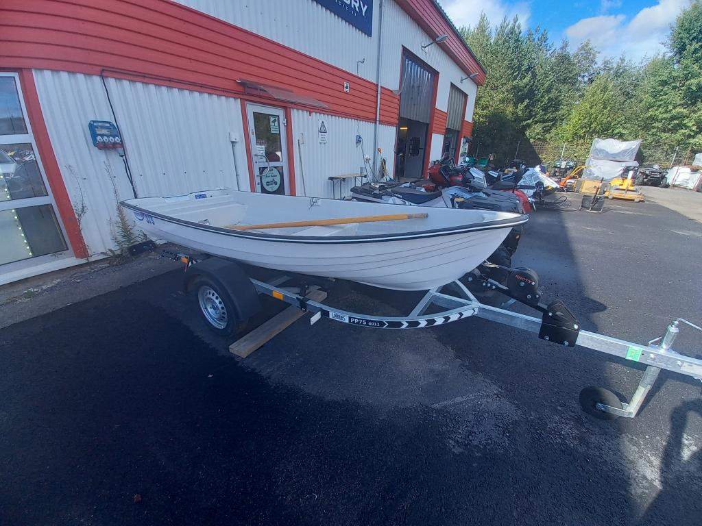 Persson 375 - Plastbåt Persson 375 | Blinto auktioner