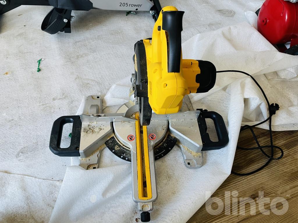 Kap o Girsåg - DeWalt DWS 774 | Blinto auktioner