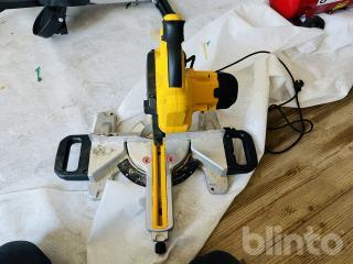 Kap o Girsåg - DeWalt DWS 774 | Blinto auktioner