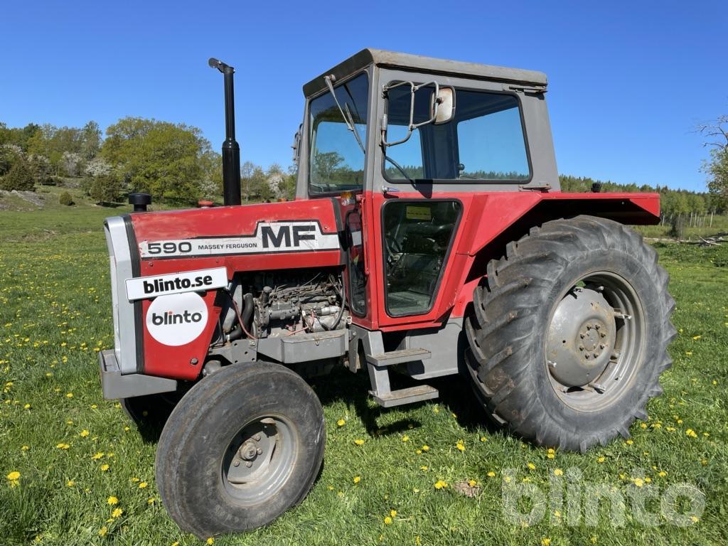 Traktor MF 590