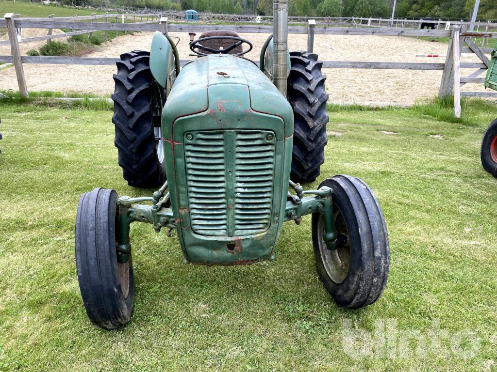 Traktor MF 35
