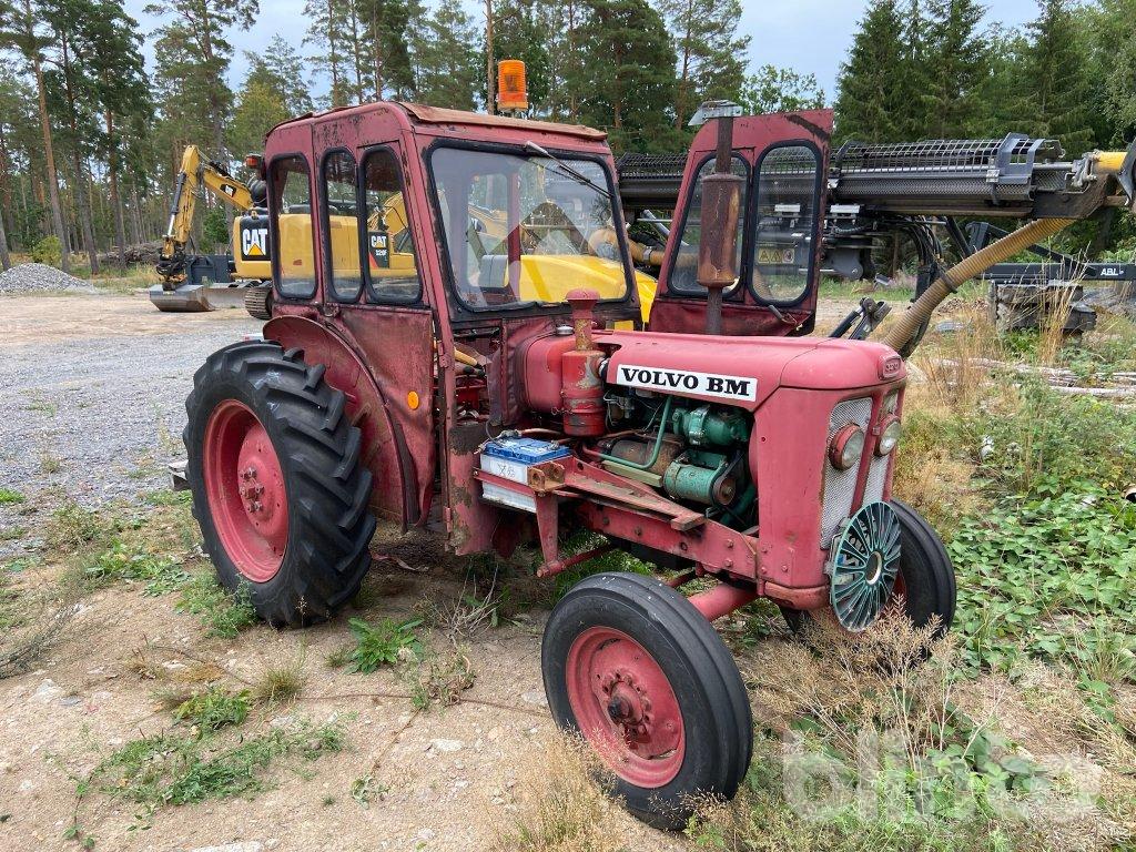 Veterantraktor - Volvo BM Buster 320 | Blinto Auktioner