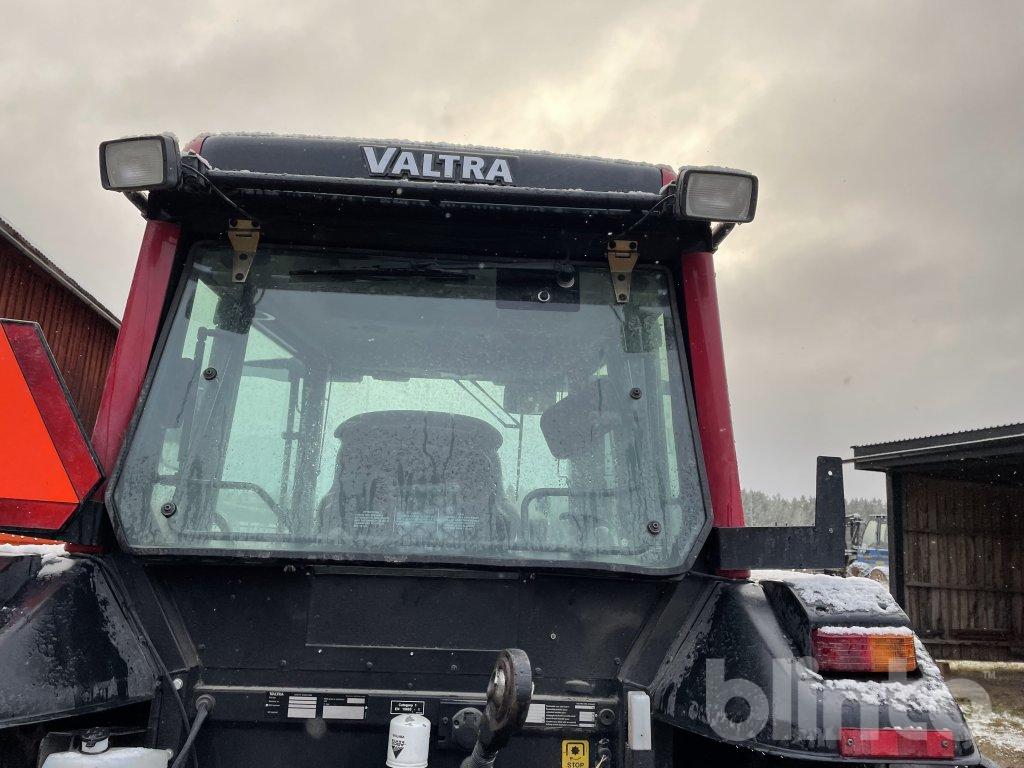 Valtra A 93 med lastare och utrustning