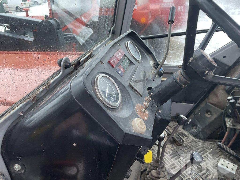 Traktor Massey Ferguson 698 4WD
