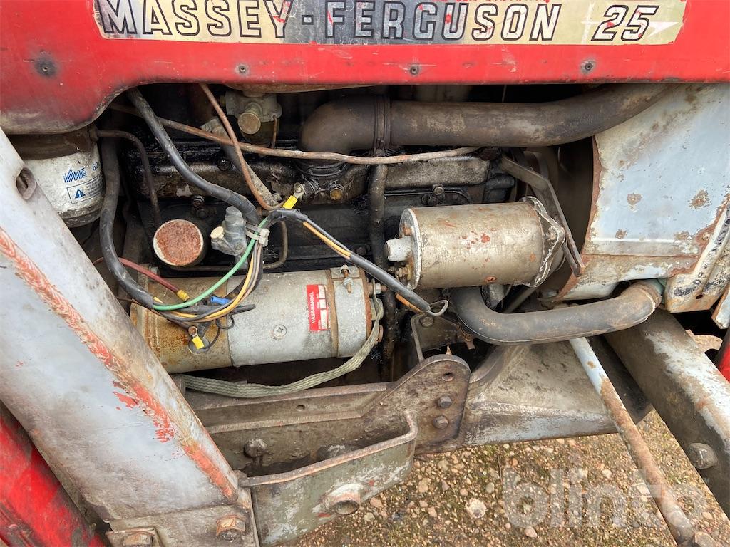 Veterantraktor Massey-Ferguson 25