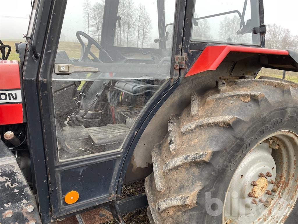 Traktor med lastare Massey Ferguson 360