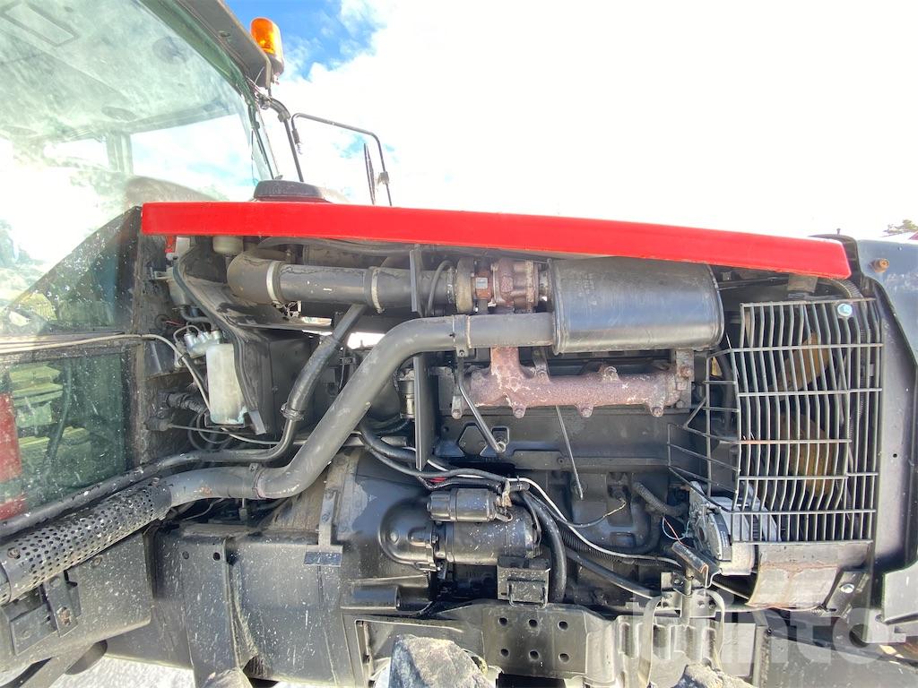 Traktor Valmet 6800 med huggarvagn