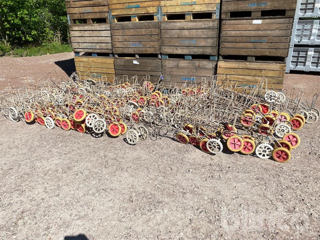 Jordgubbsvagnar 185 Stycken Blinto Auktioner jordgubbsvagnar-185-stycken-blinto-auktioner