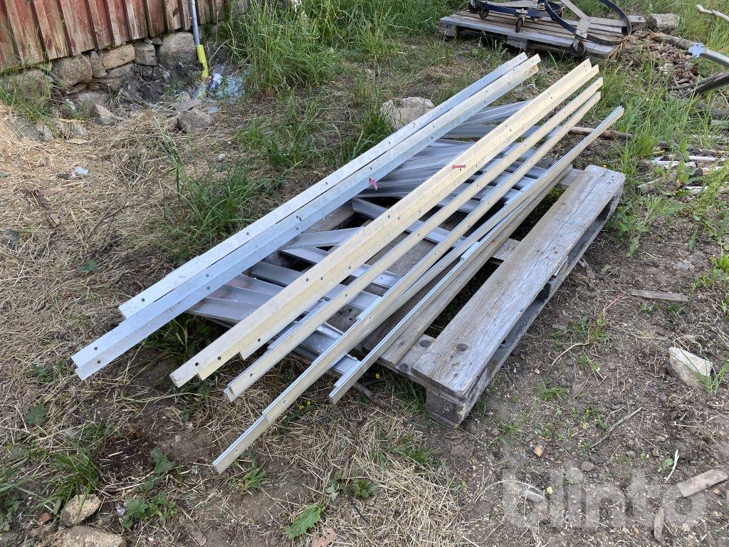 Hyllbärare - Konsoller | Blinto auktioner