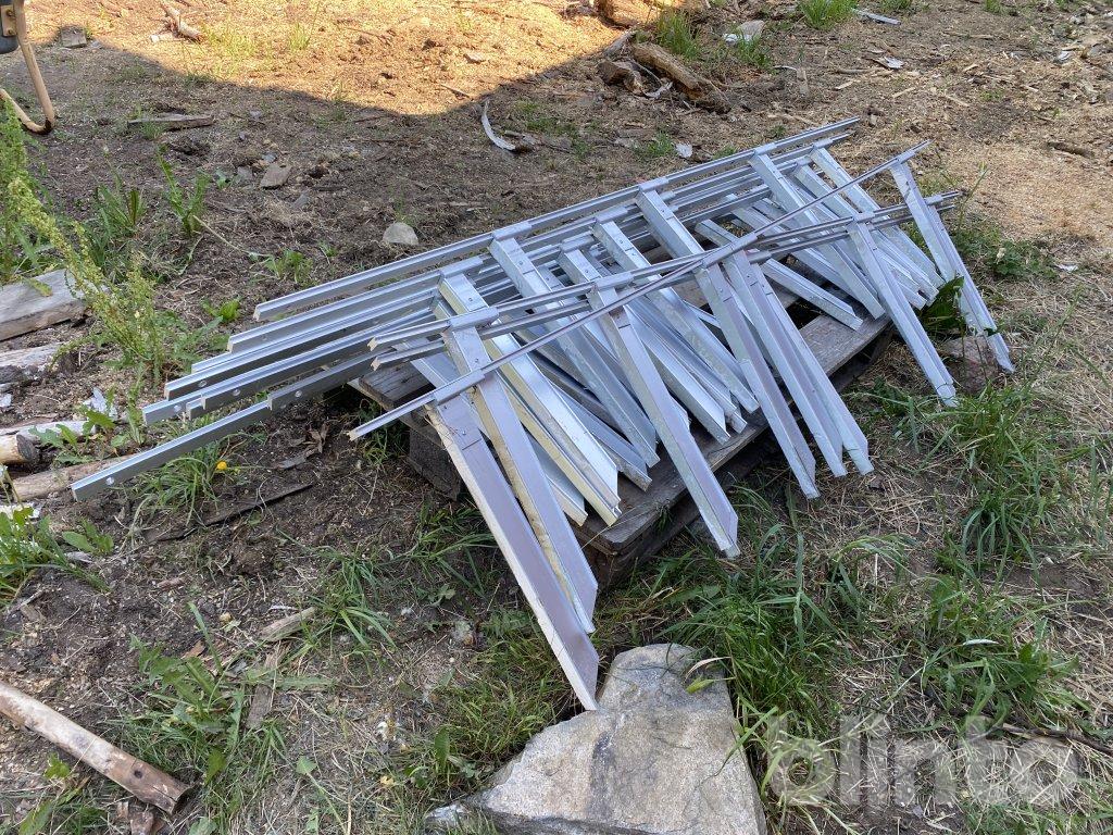 Hyllbärare - Konsoller | Blinto auktioner