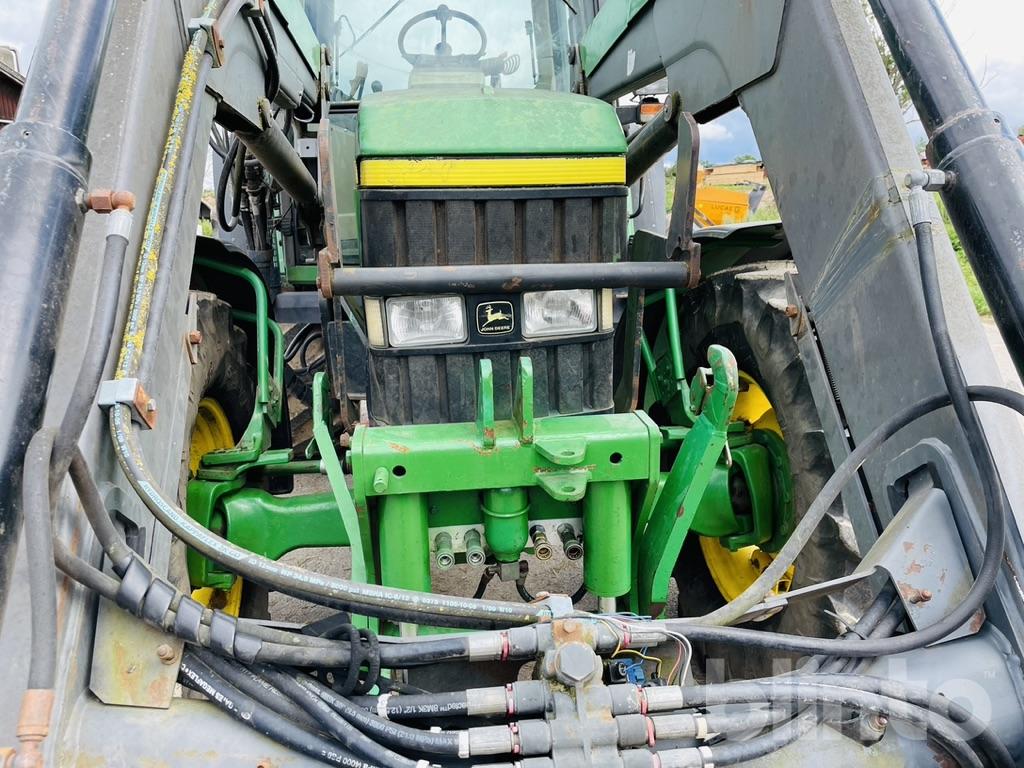 Traktor med lastare John Deere 6910 + Q65 med stora BM