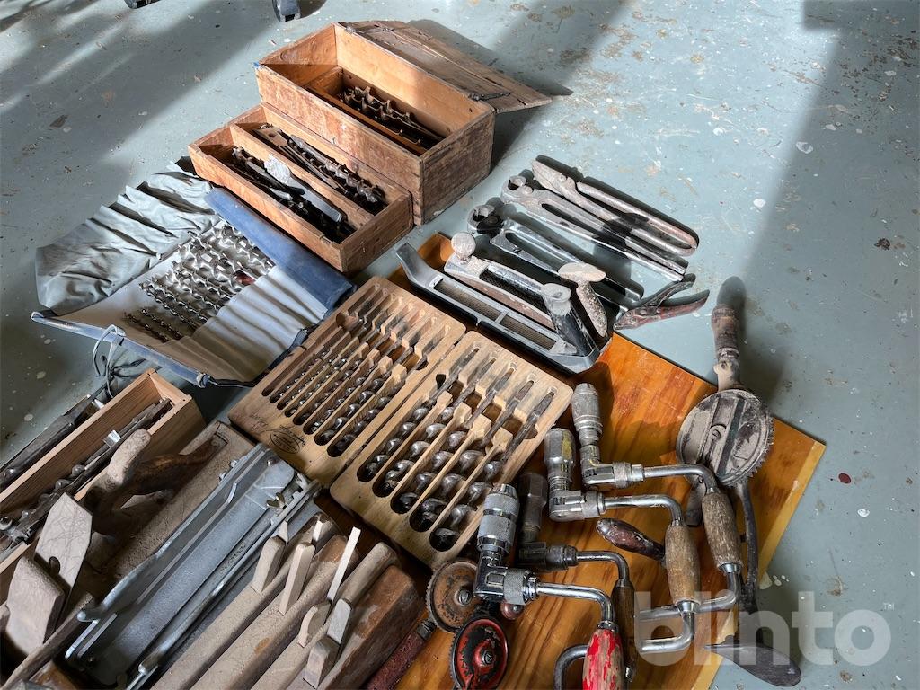 Snickeriverktyg Parti med äldre snickeriverktyg