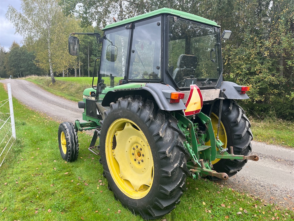 Traktor J. DEERE 1750 MC1