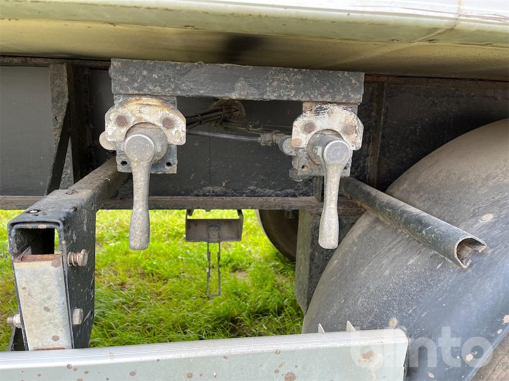 Kylsläp för traktor med bakgavellyft