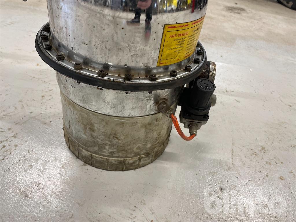 Ein Zylindrischer Behälter Für 1000 Cm Schmierfett Bromsluftare - Alfa S.F.3C | Blinto