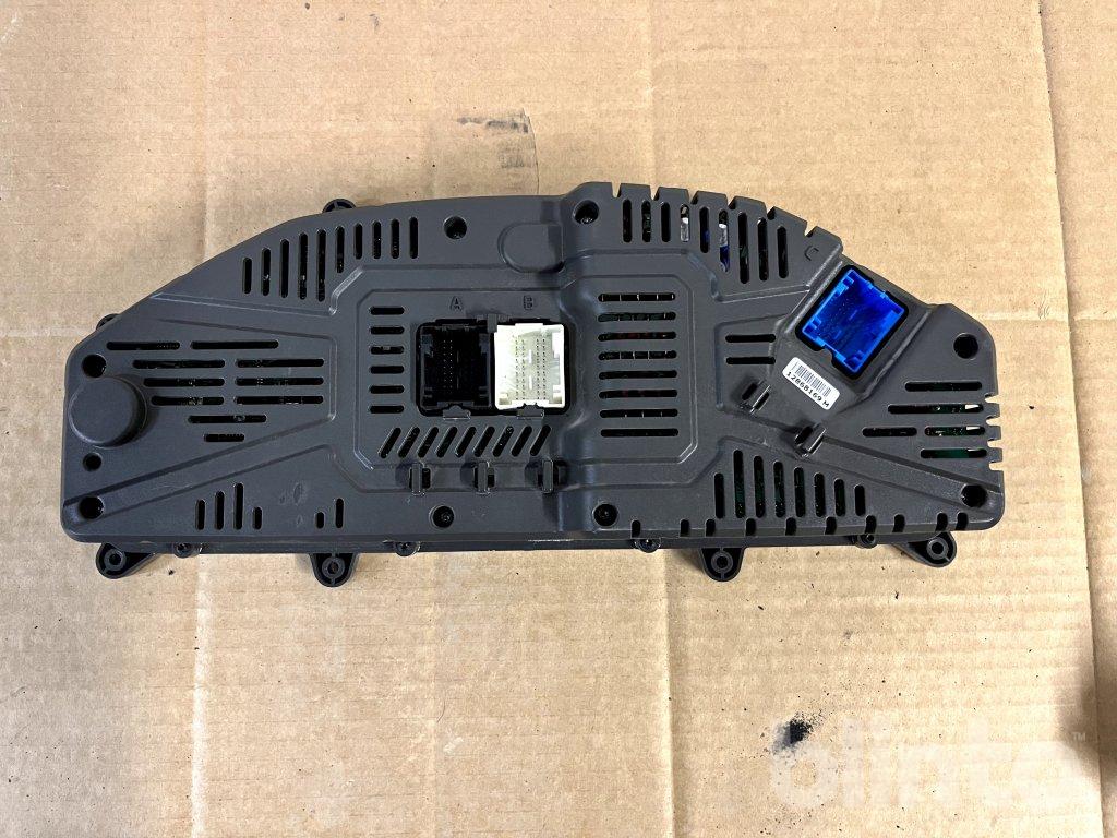 Instrumentpanel - Volvo VCE | Blinto auktioner