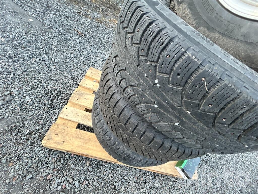 Dubbdäck - Nokian, Gislaved 245/70R17 T | Blinto auktioner