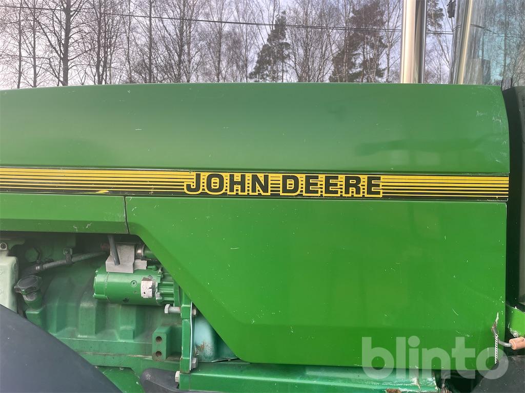 Traktor JOHN DEERE 8200