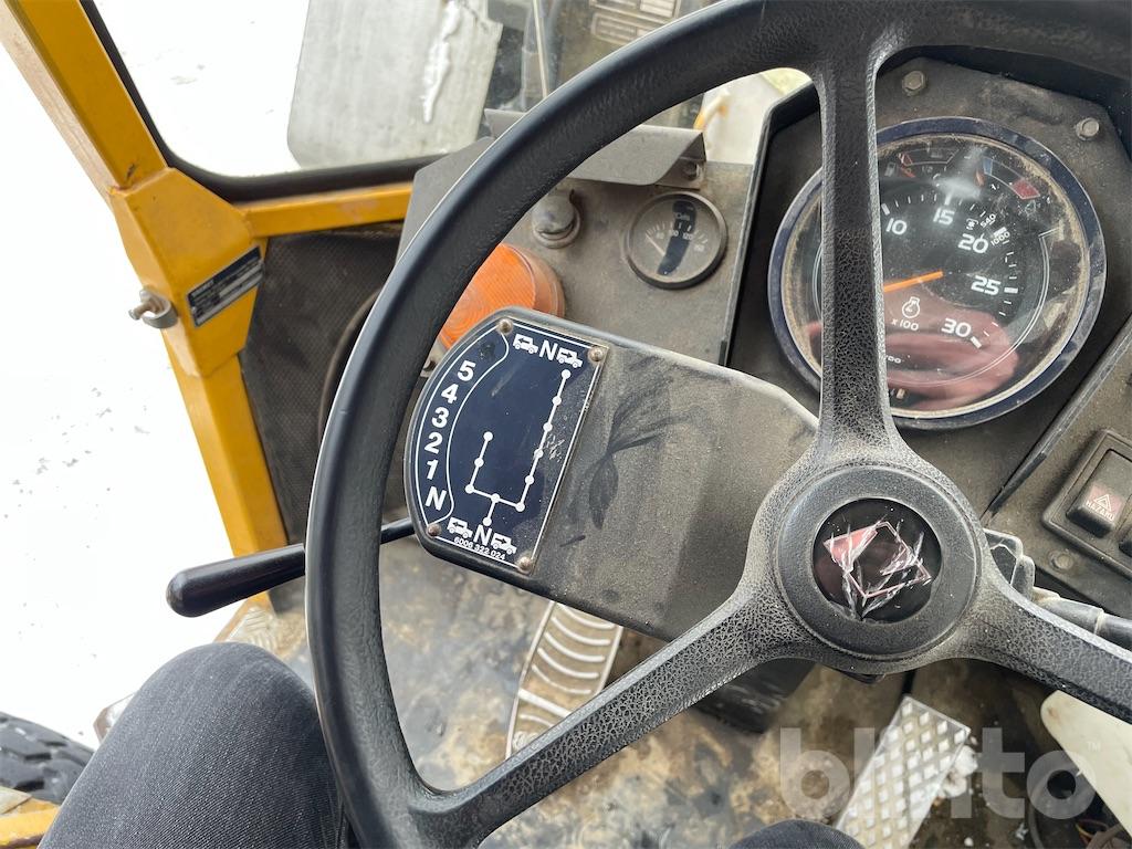 Traktorgrävare VALMET 9000