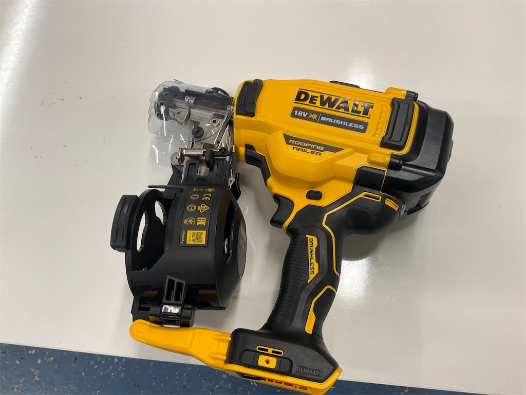 Pappspikpistol - Dewalt Dcn45rn | Blinto auktioner