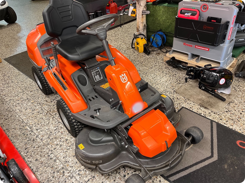 Åkgräsklippare - Husqvarna R 214T | Blinto auktioner