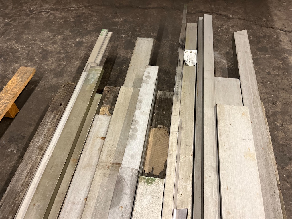 En pall Rostfritt - Ca 396kg | Blinto auktioner
