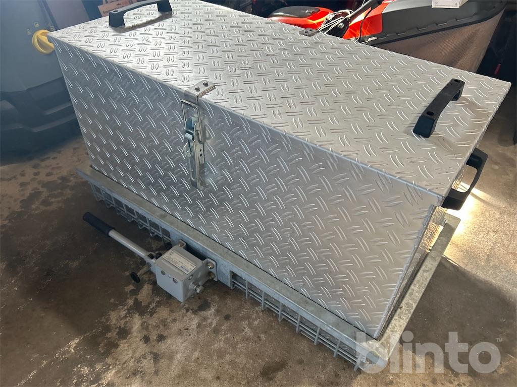 Lastkorg till Drag - Inkl aluminium låda | Blinto auktioner