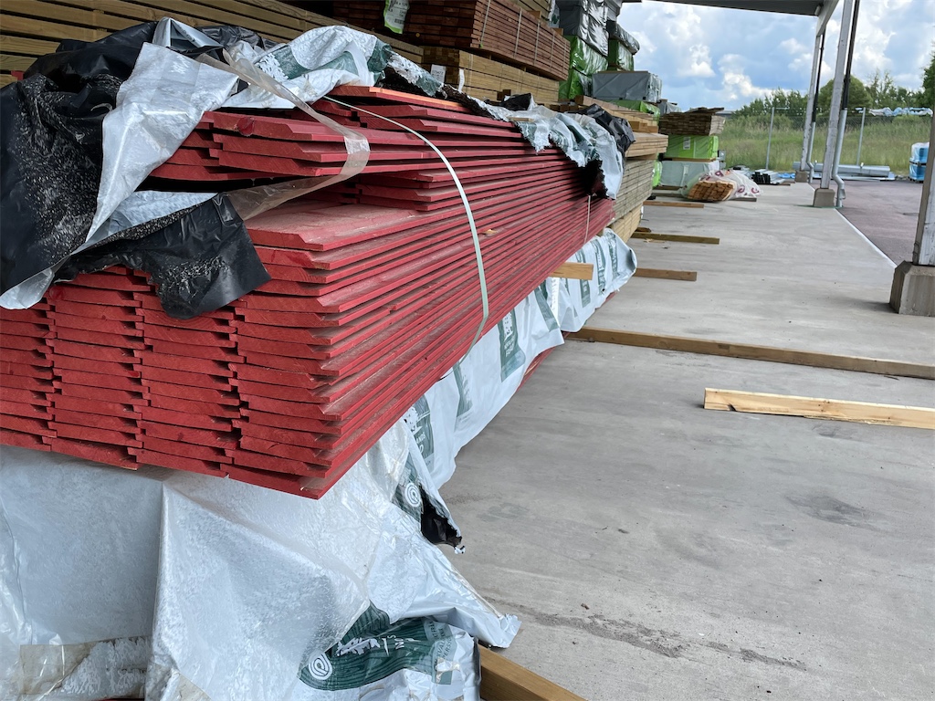 Röd panel - Norrlands fasad 21x170 | Blinto auktioner