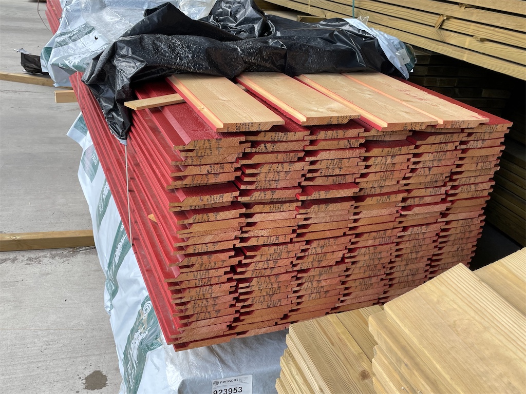 Röd panel - Norrlands fasad 21x170 | Blinto auktioner