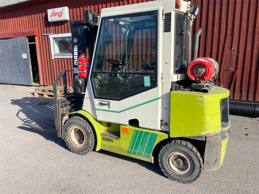 Gasoltruck - Clark CGP 30 | Blinto auktioner