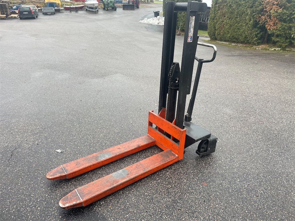 Manuell staplade - Kentruck | Blinto auktioner