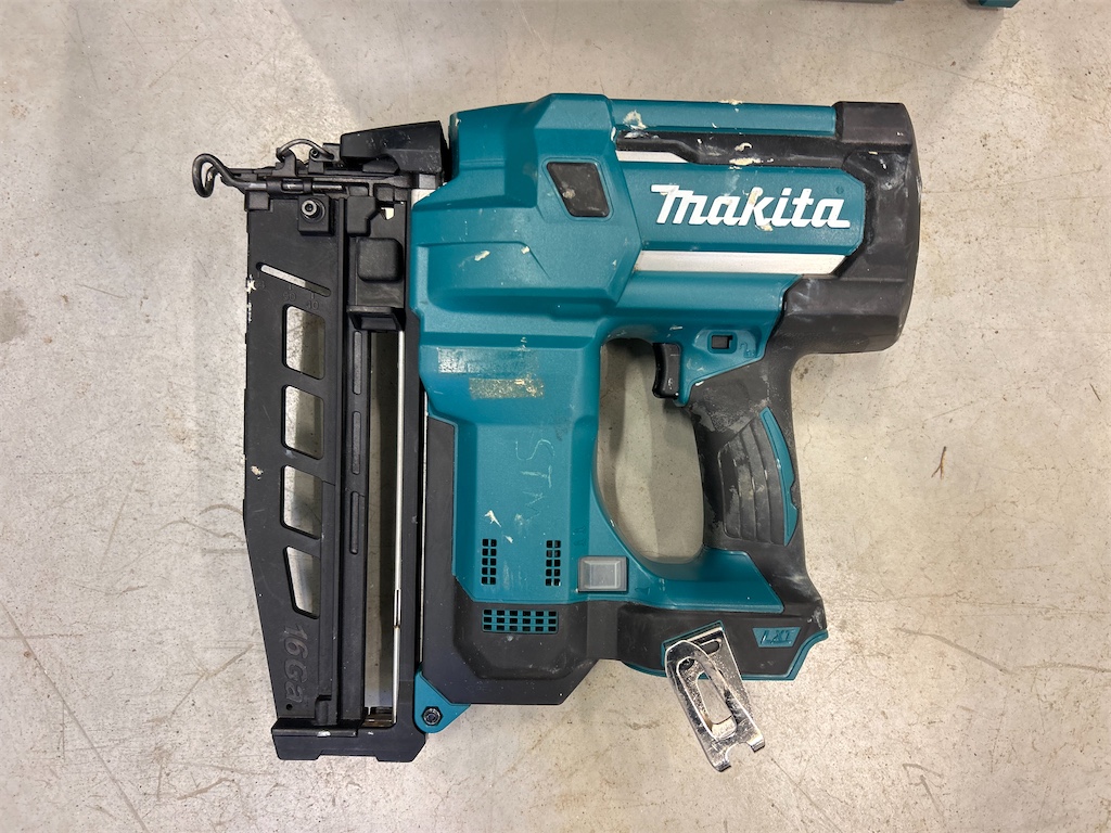 Dyckertpistol - Makita DBN600 | Blinto auktioner