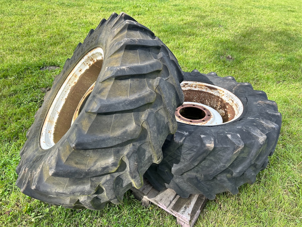 Traktor hjul - Trelleborg 480/65R 28 | Blinto auktioner