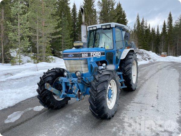 Traktor FORD 8210 II 4 WD Med Frontlyft