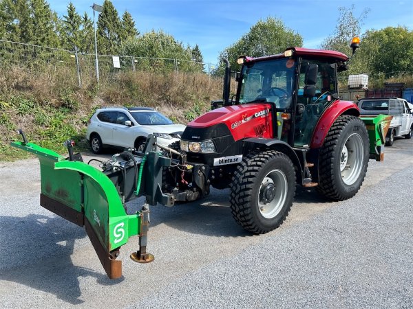 Traktor CASE IH Farmall 85A / med vikplog och sandspridare