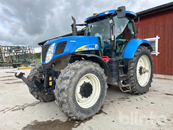 Traktor NEW HOLLAND T7050