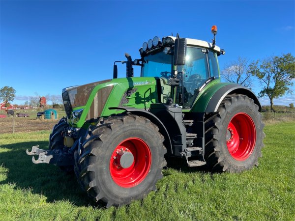 Traktor FENDT 828 S4