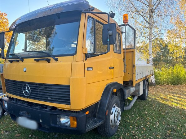 Lastbil med tippflak MERCEDES BENZ 1117