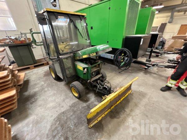 Redskapsbrare Trdgrdstraktor John Deere 332 Reparationsobjekt