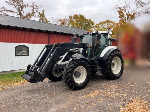 Traktor VALTRA T234 med frontlastare