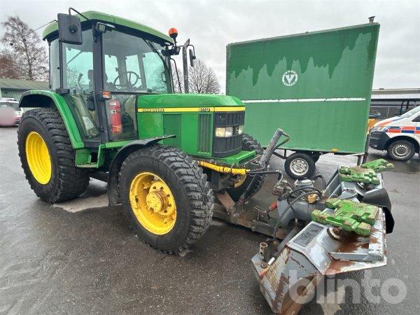 Traktor John Deere 6110 SE 4WD med Vreten vikplog