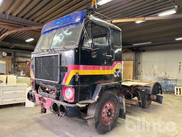 Lastbil Volvo F88 Reservdelsbil