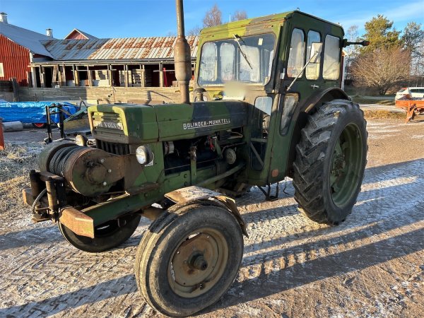 Militrtraktor BM VOLVO T-600 med driven vagn