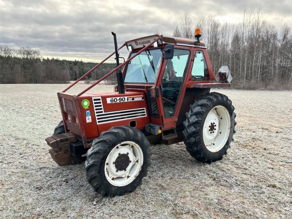 Traktor FIAT 60-90 DT