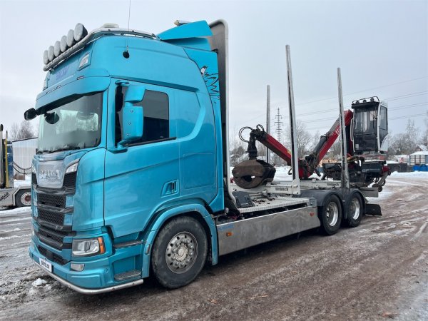 Timmerbil + Kran SCANIA R650B 6X4 NB