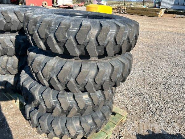 4 st Dubbelmontage  Kompletta hjul till Grävmaskin   (Cat 315)
