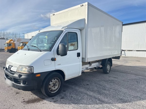 Boxer Cab Lätt lastbil - PEUGEOT BOXER CHA-CAB 35 | Blinto auktioner
