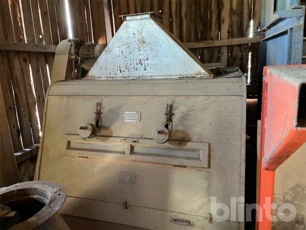AB Wilh. Harmsen, Kvarnmaskiner L100