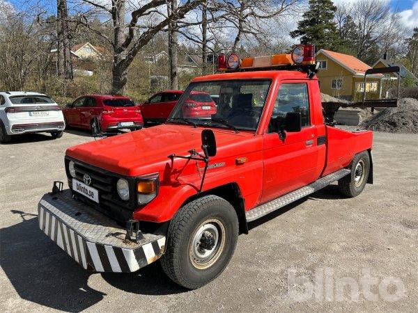 Bärgningsbil Garagebärgare / TOYOTA LAND CRUISER 70 P