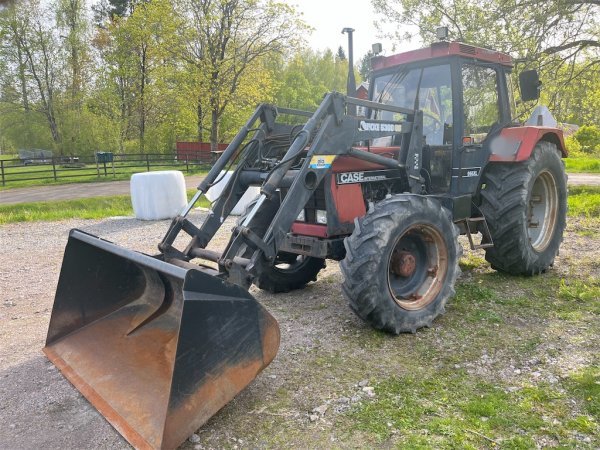 Traktor + Lastare CASE-INTERNATIONAL 956 AXL